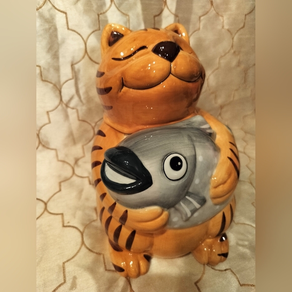 Cookie Jar Cat Holding Fish CKAO yellow cat Vintage in great condition - Picture 3 of 11